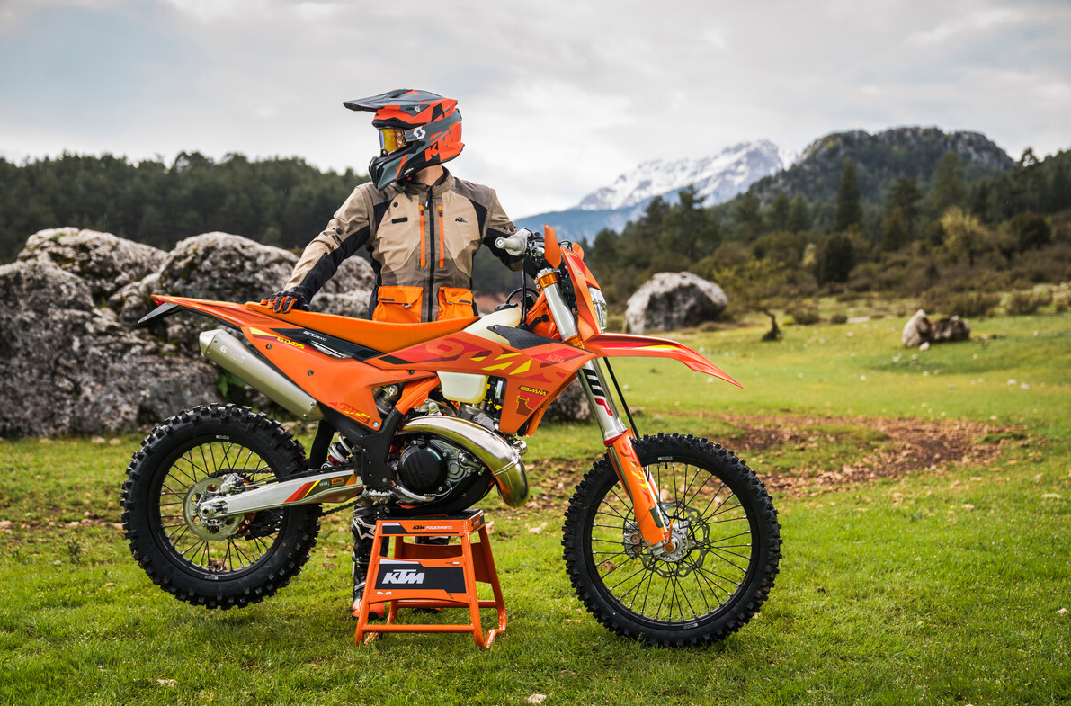 LA GAMA KTM EXC 2025 SUBE AÚN MÁS EL LISTÓN