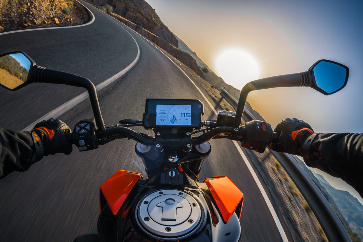 Equipación mínima recomendada para subirse a una moto